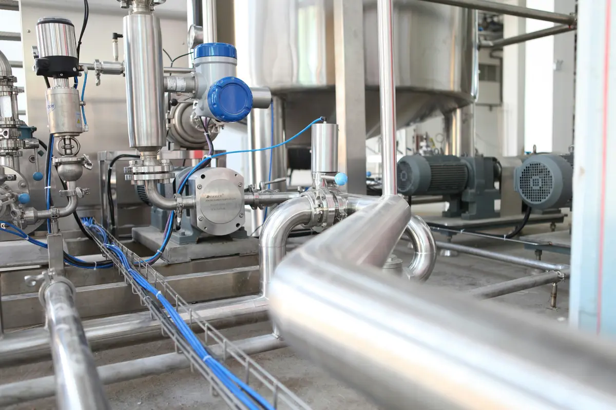 Beverage extraction and bottling systems